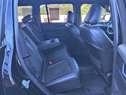 Used 2024 Jeep Grand Cherokee Altitude image 26