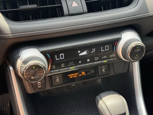 Used 2019 Toyota RAV4 XLE FWD image 22