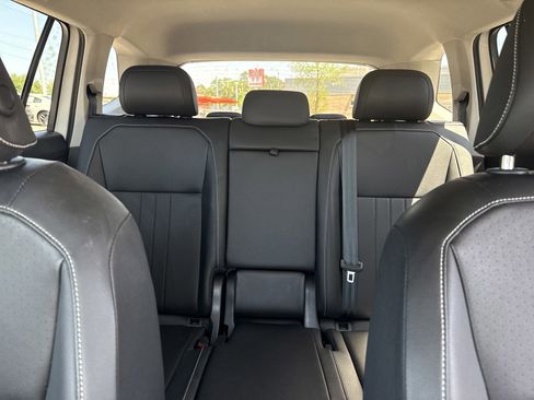 Used 2023 Volkswagen Tiguan SE FWD image 25