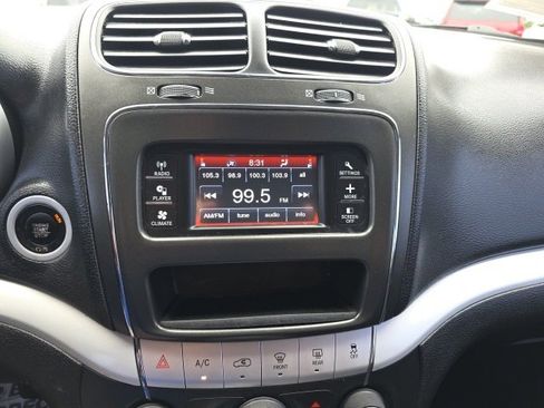 Used 2019 Dodge Journey SE image 17