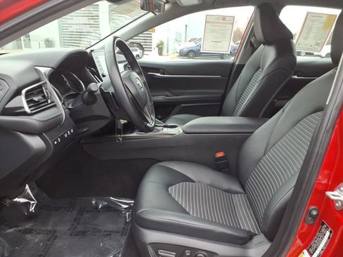 Certified 2022 Toyota Camry SE image 6
