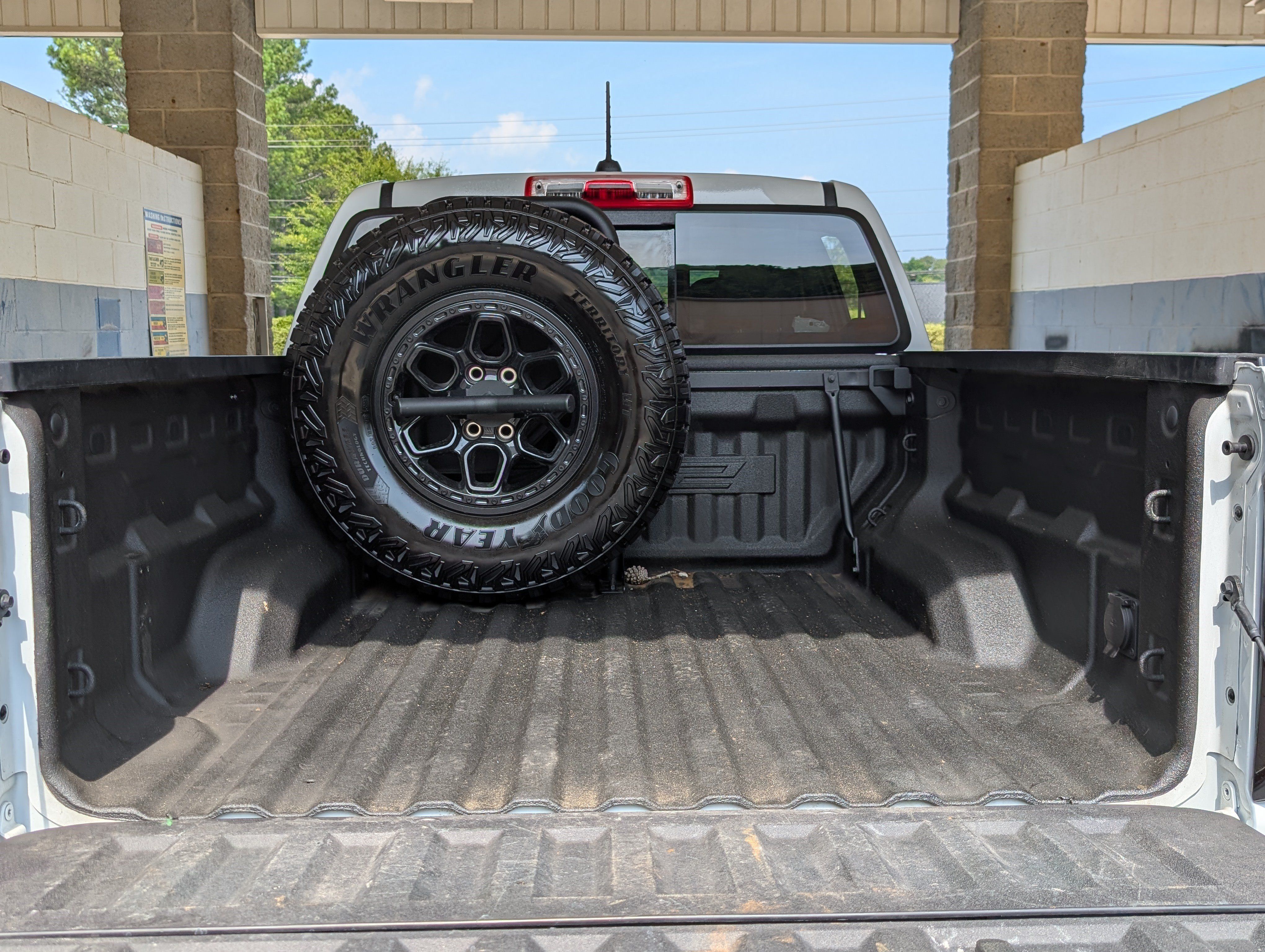 Used 2024 Chevrolet Colorado ZR2 w/ ZR2 Bison Edition AWD/4WD image 19