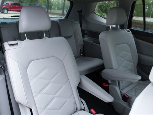 Certified 2025 Volkswagen Atlas SE image 29