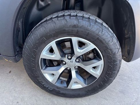 Used 2015 Jeep Cherokee Trailhawk w/ Comfort/Convenience Group image 9