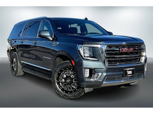 Used 2021 GMC Yukon XL SLT w/ SLT Luxury Plus Package image 3