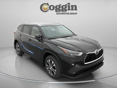 Certified 2026 Toyota Highlander XLE AWD/4WD image 13