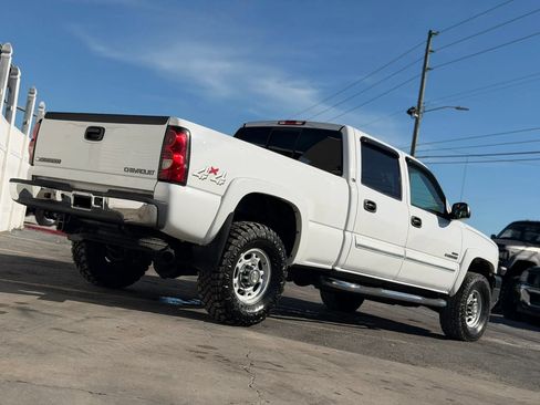 Used 2004 Chevrolet Silverado 2500 LT w/ Heavy-Duty Power Package AWD/4WD image 4