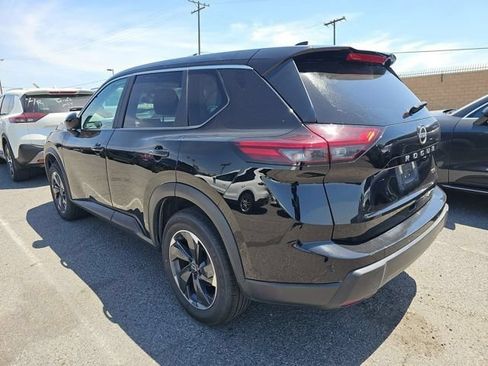 Used 2024 Nissan Rogue SV FWD image 4
