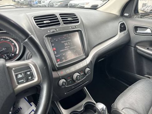 Used 2018 Dodge Journey Crossroad w/ Driver Convenience Group FWD image 22