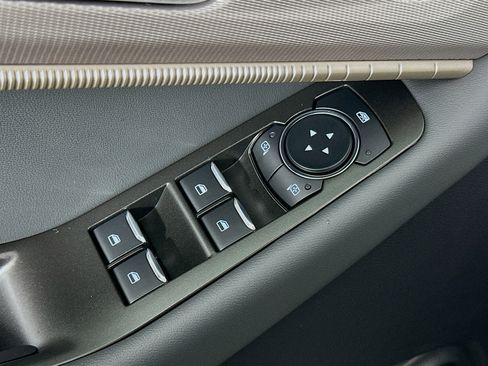 Used 2025 Ford Explorer Active image 15