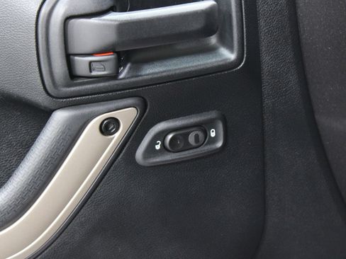 Used 2016 Jeep Wrangler 75th Anniversary image 8