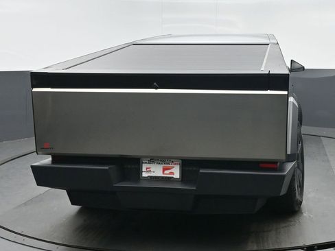 Used 2024 Tesla Cybertruck AWD Crew Cab image 4