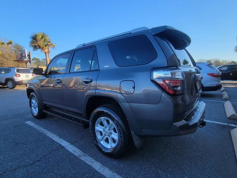 Used 2018 Toyota 4Runner SR5 image 10