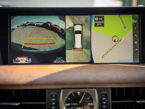 Used 2020 Lexus LX 570 4WD w/ Luxury Package image 48