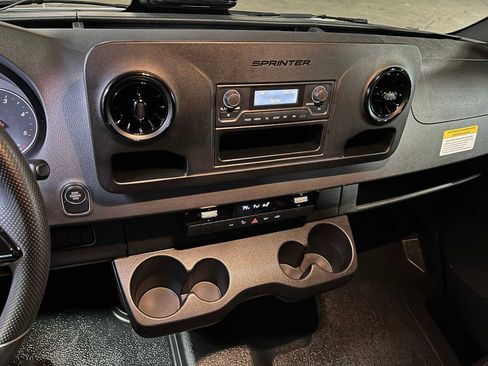 Used 2025 Mercedes-Benz Sprinter 2500 image 27