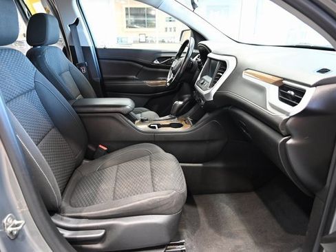 Used 2019 GMC Acadia SLE image 10