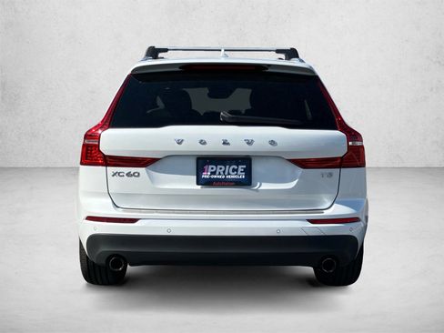 Used 2021 Volvo XC60 T5 Momentum w/ Premium Package FWD image 6