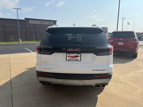 Used 2025 GMC Acadia Elevation FWD image 6