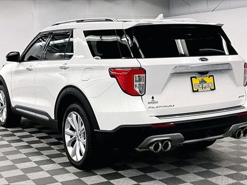 Used 2024 Ford Explorer Platinum w/ Technology Package image 2