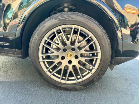 Used 2017 Porsche Cayenne AWD/4WD image 15