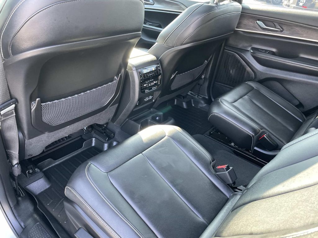 Used 2024 Jeep Grand Cherokee L Limited w/ Black Appearance Package RWD image 11