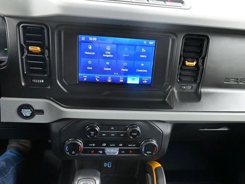 Used 2023 Ford Bronco Badlands image 16