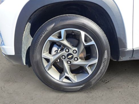 Used 2024 Chevrolet Trax LT image 14