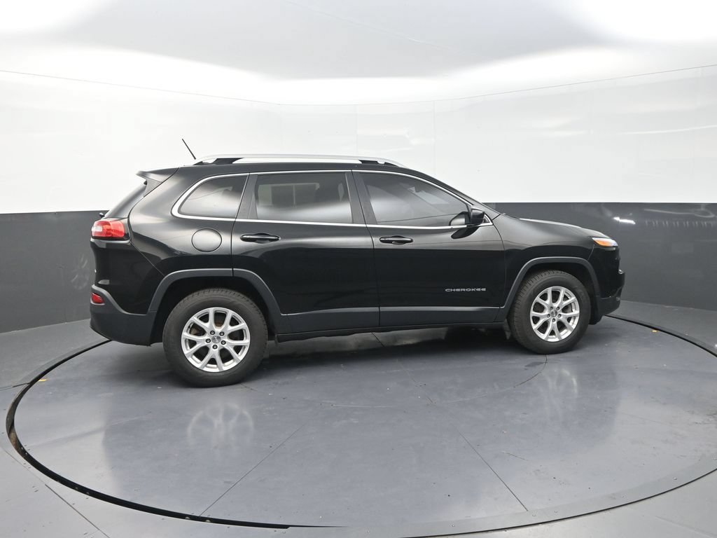 Used 2018 Jeep Cherokee Latitude AWD/4WD image 12