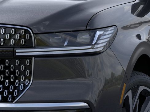 New 2026 Lincoln Navigator Reserve AWD/4WD image 18