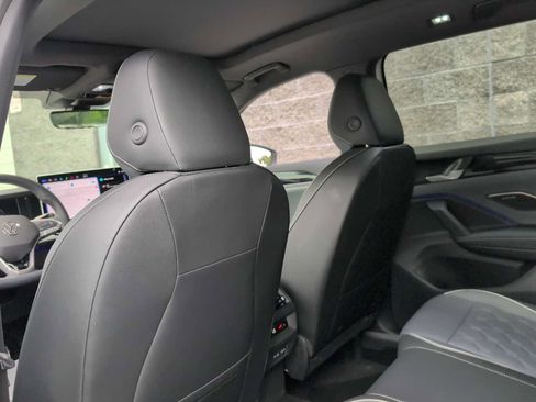 Used 2025 Volkswagen Tiguan SEL R-Line AWD/4WD image 18