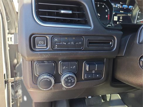 Used 2021 GMC Yukon SLT w/ SLT Luxury Plus Package image 18