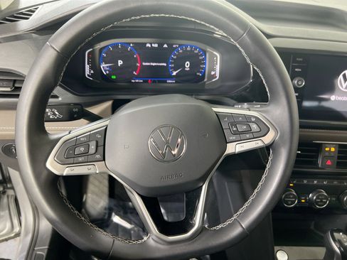 Used 2022 Volkswagen Taos SEL image 11