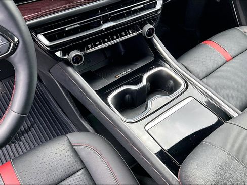 Used 2024 Chevrolet Traverse RS image 18