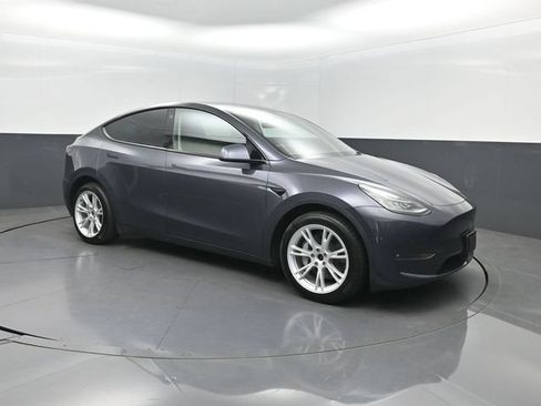 Used 2022 Tesla Model Y Long Range AWD/4WD image 31