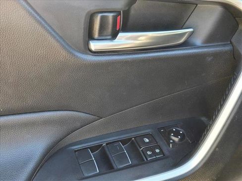 Used 2021 Toyota RAV4 XLE Premium image 9