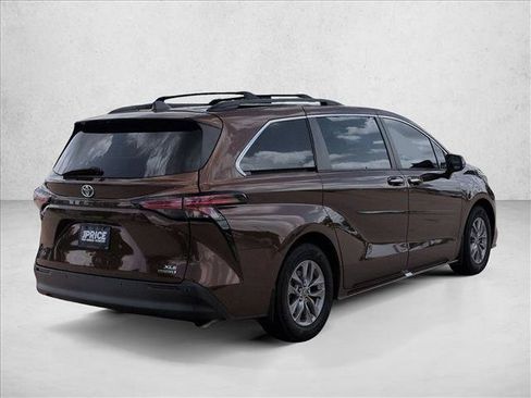 Used 2022 Toyota Sienna XLE FWD image 5