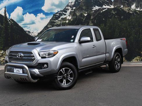 Used 2017 Toyota Tacoma TRD Sport w/ Premium & Technology Package image 6
