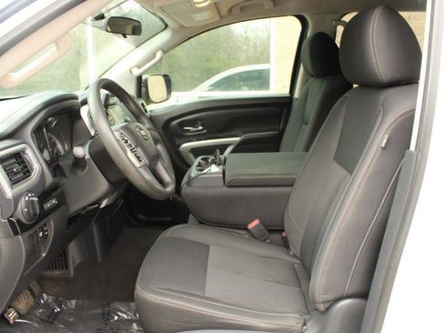 Used 2017 Nissan Titan SV RWD image 11