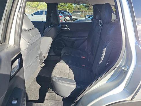 Used 2024 Mitsubishi Outlander SE image 15