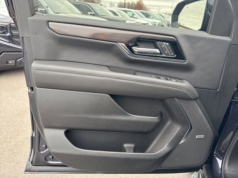 New 2025 GMC Yukon Elevation image 11