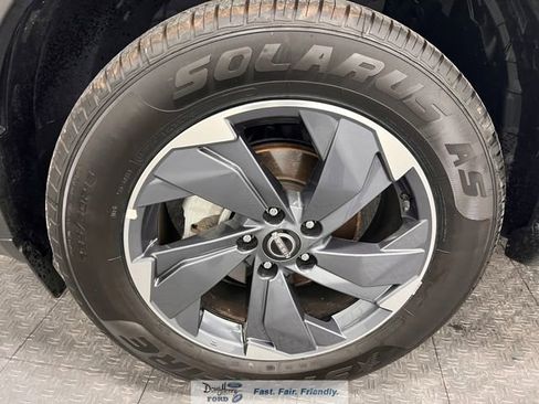 Used 2025 Nissan Rogue SV FWD image 19