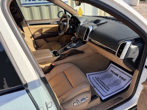 Used 2017 Porsche Cayenne Platinum Edition image 18