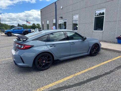 Used 2024 Honda Civic Type R image 3
