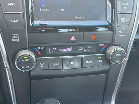 Used 2017 Toyota Camry XLE w/ Moonroof Package FWD image 17