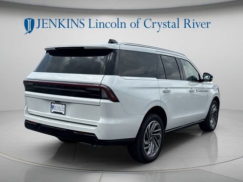 New 2027 Lincoln Navigator Reserve AWD/4WD image 3