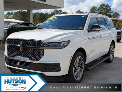 New 2025 Lincoln Navigator Reserve image 2