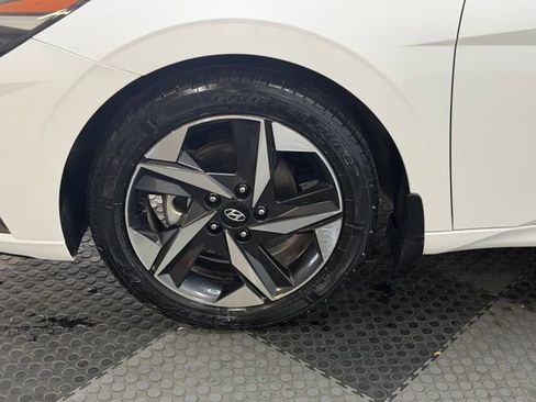 Certified 2023 Hyundai Elantra Limited FWD image 15