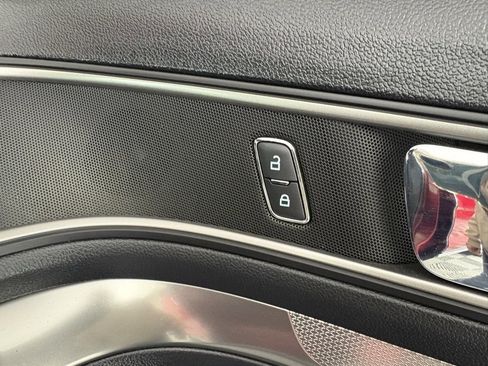 Used 2018 Ford Explorer XLT w/ Equipment Group 201A image 32