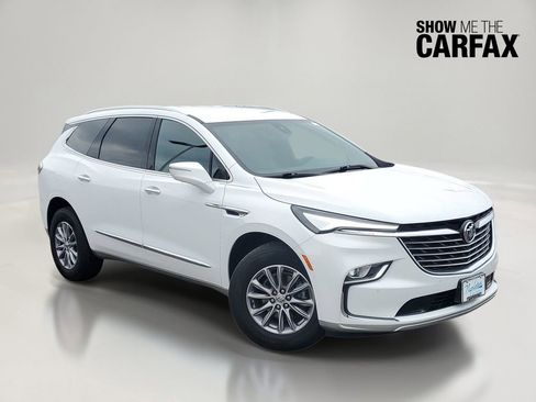 Used 2024 Buick Enclave Essence w/ Technology Package FWD image 1
