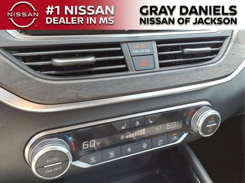 Certified 2025 Nissan Altima 2.5 SL FWD image 18